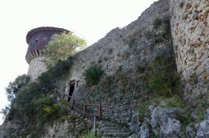 View from the stairs leading up to the castle of Petrela; credit: Albanopedia.